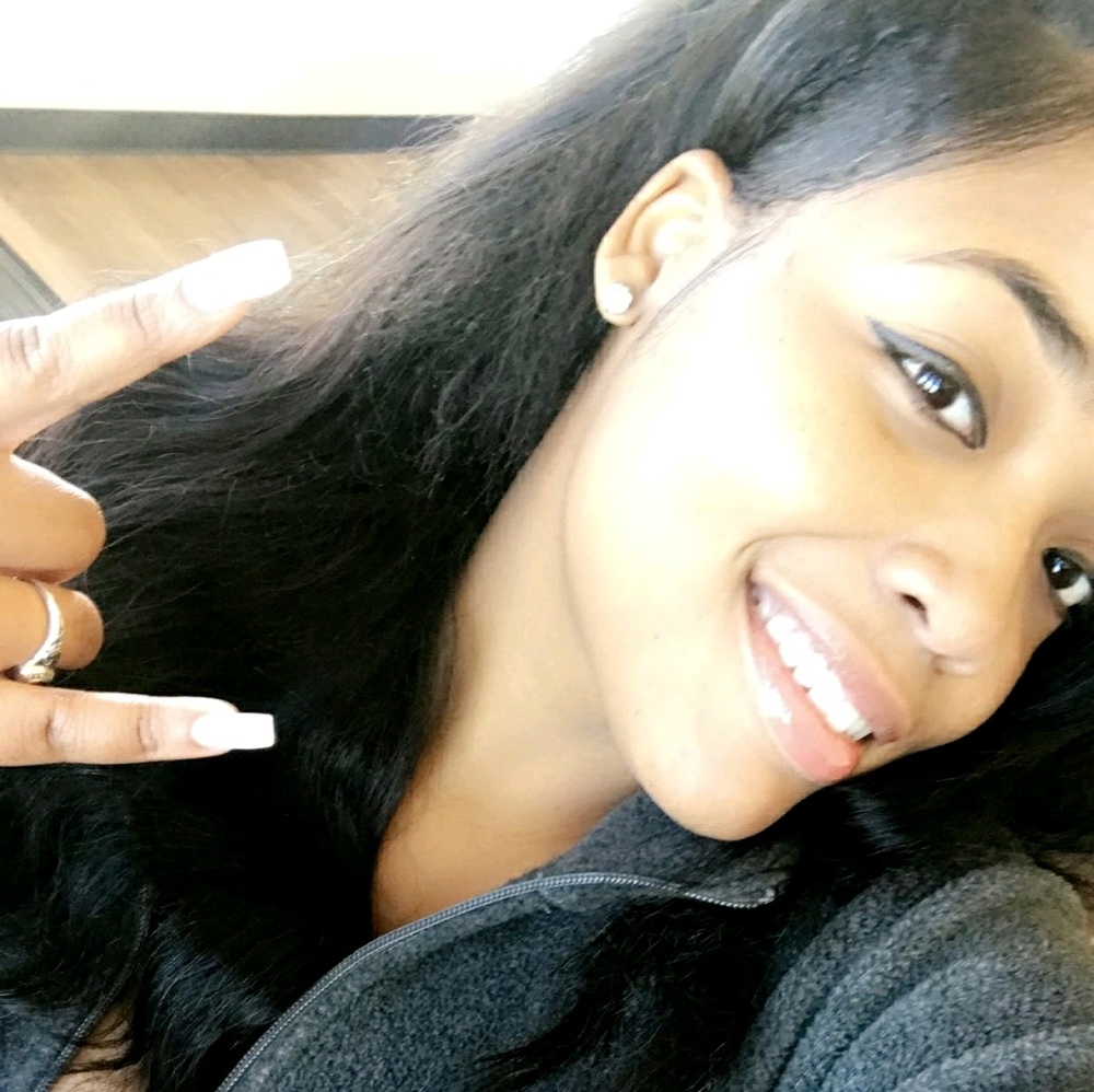 Meet your Posher, Adriana